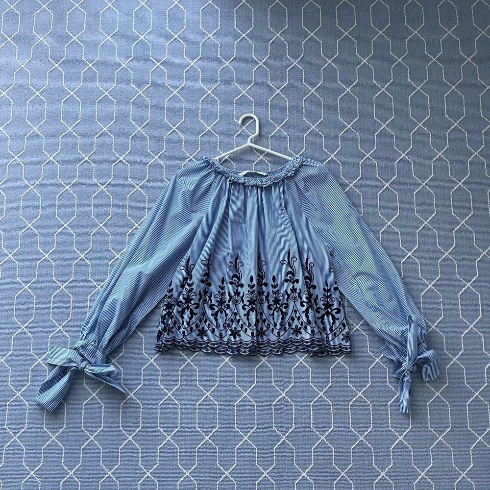 Zara Trafaluc Blue Striped Eyelet Embroidered Tie Sleeve Top Blouse Size M Boho